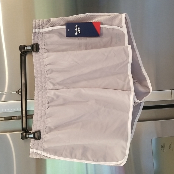 💕REEBOK💕 Game Time Shorts Built-In Brief Relaxed Short Silver Gray XL NWT - Picture 1 of 8